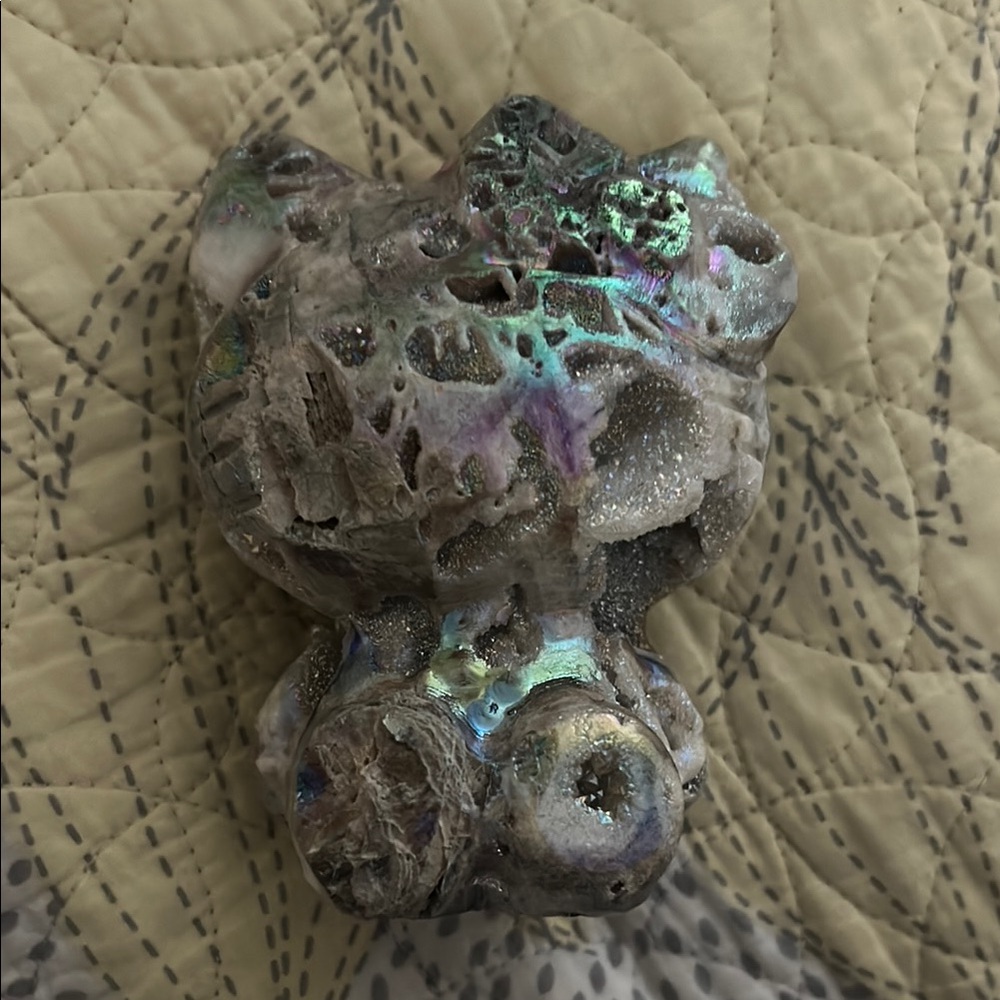 Hello Kitty crystal carving